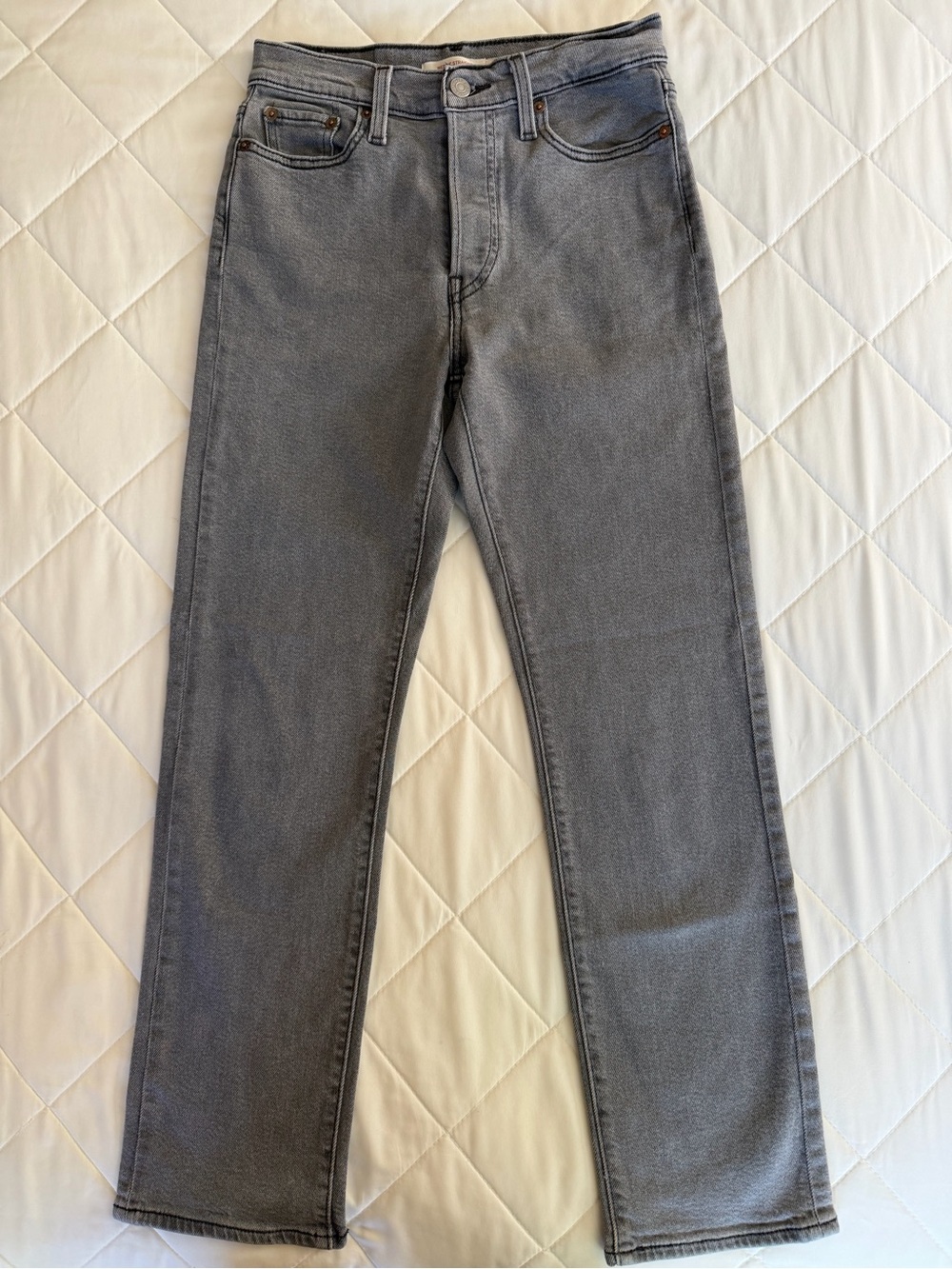 Levi’s Grey Denim Wedgie Straight-Leg Jeans with Red Tab size 26